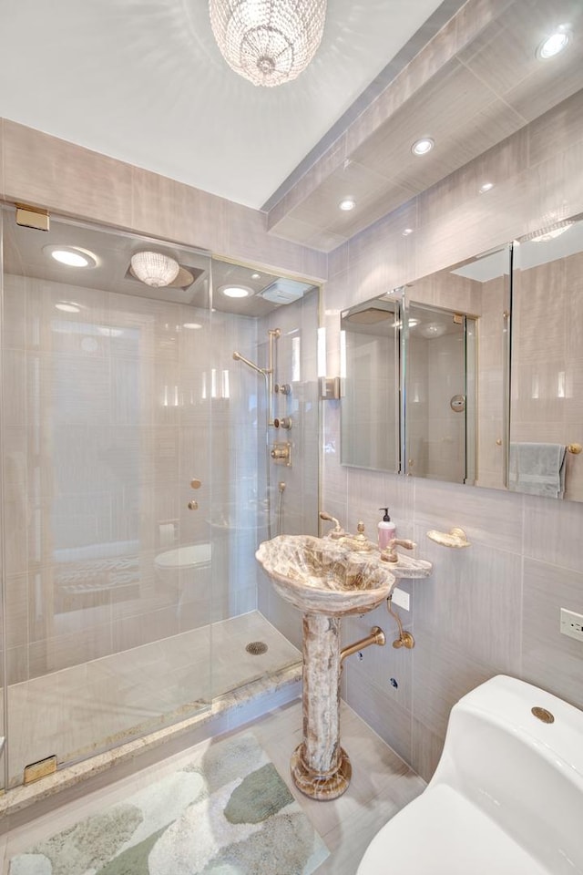 2626 N Lakeview Ave Unit 2703, Chicago, IL 60614 - full bath featuring a shower stall, toilet, and tile walls