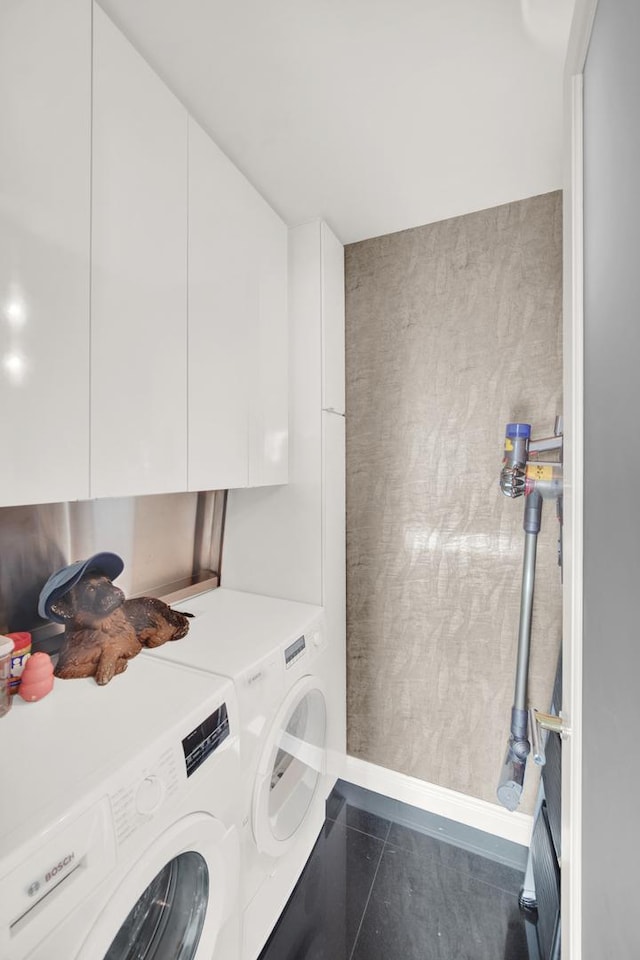 2626 N Lakeview Ave Unit 2703, Chicago, IL 60614 - laundry area featuring cabinet space, washer and dryer, and baseboards