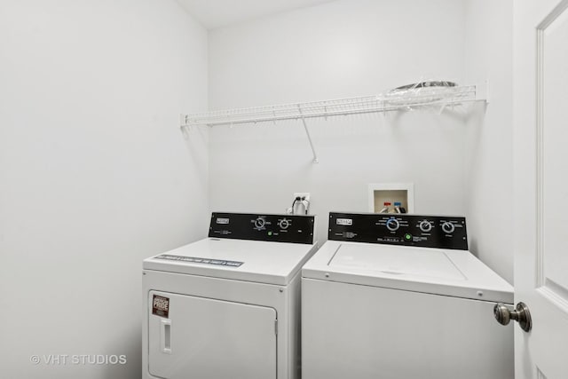 667 W Jonathan Dr, Round Lake, IL 60073 - laundry area with washing machine and clothes dryer