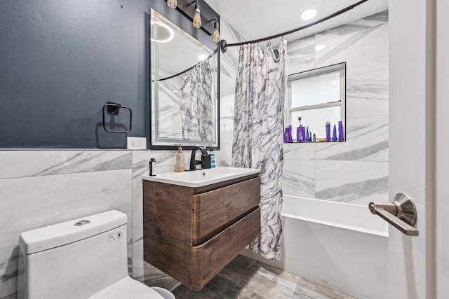 700 Delphia Ave, Elk Grove Village, IL 60007 - bathroom featuring tile walls, shower / tub combo with curtain, toilet, and vanity