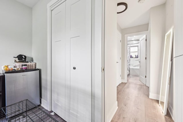 700 Delphia Ave, Elk Grove Village, IL 60007 - hallway featuring light wood-style flooring and baseboards