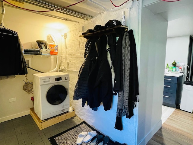 4623 S Harding Ave, Chicago, IL 60632 - washroom with washer / clothes dryer and baseboards