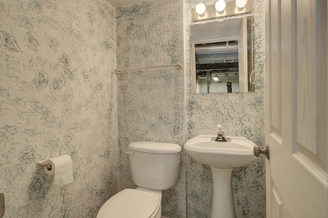 512 S Hebbard St, Joliet, IL 60433 - bathroom with toilet
