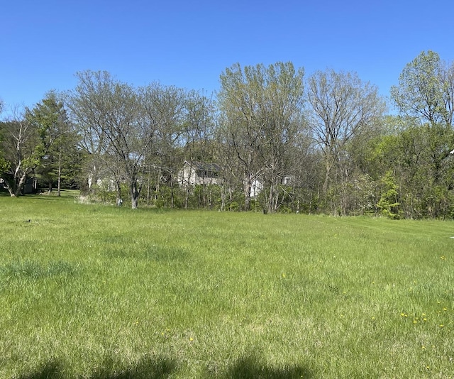 915 Candlewick Dr, Poplar Grove, IL 61065
