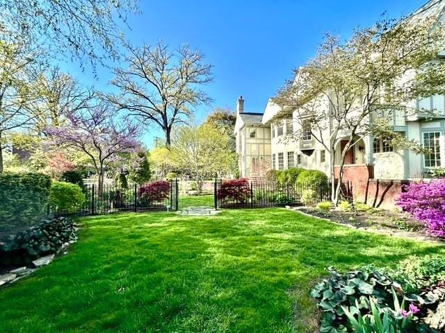 2423 Harrison St, Evanston, IL 60201 - view of yard