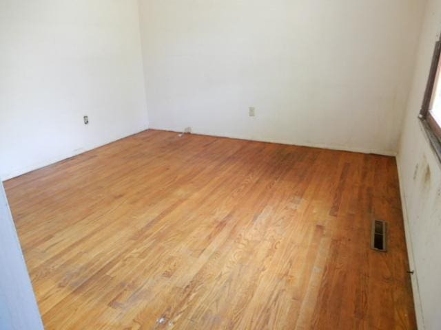 573 Moore St, Kankakee, IL 60901 - unfurnished room featuring light wood-style floors