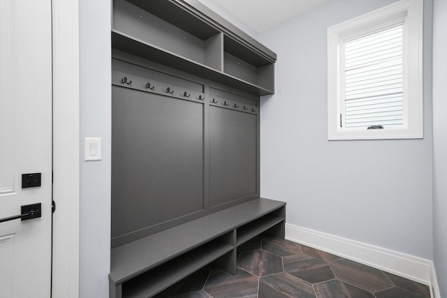 622 S Euclid Ave, Elmhurst, IL 60126 - mudroom featuring baseboards