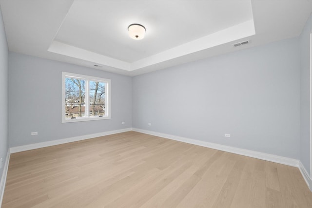 622 S Euclid Ave, Elmhurst, IL 60126 - empty room with a tray ceiling, light wood finished floors, and baseboards