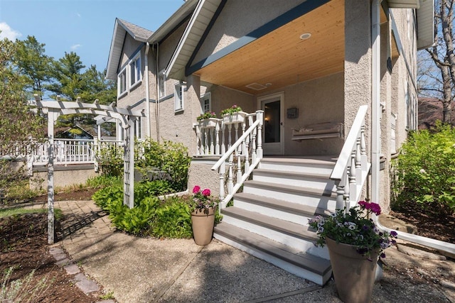 794 Dean Ave, Highland Park, IL 60035 - entrance to property featuring stucco siding and a pergola