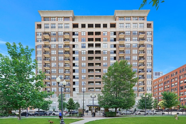 view of apartment building / complex