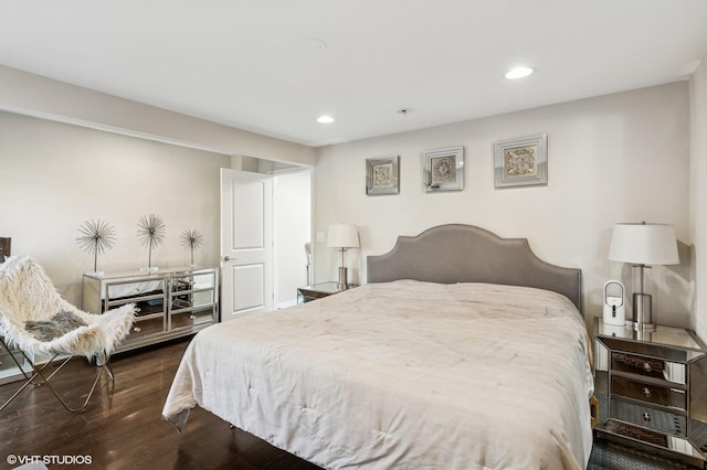 2751 Prairie Ave, Evanston, IL 60201 - bedroom featuring dark wood finished floors and recessed lighting