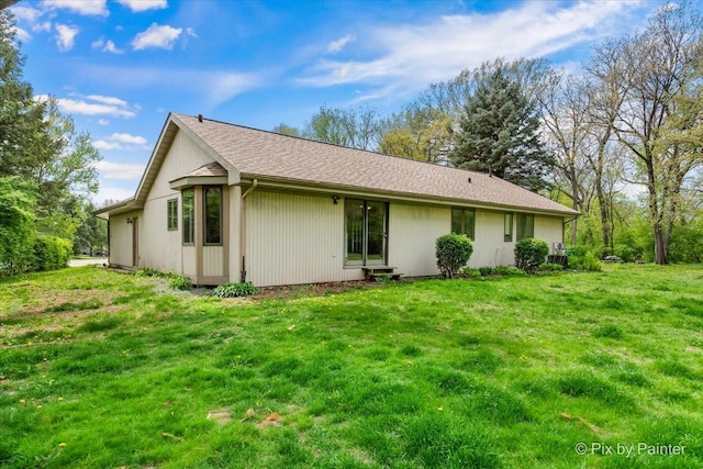 118 Centralia Pl, Poplar Grove, IL 61065 - rear view of property featuring a lawn