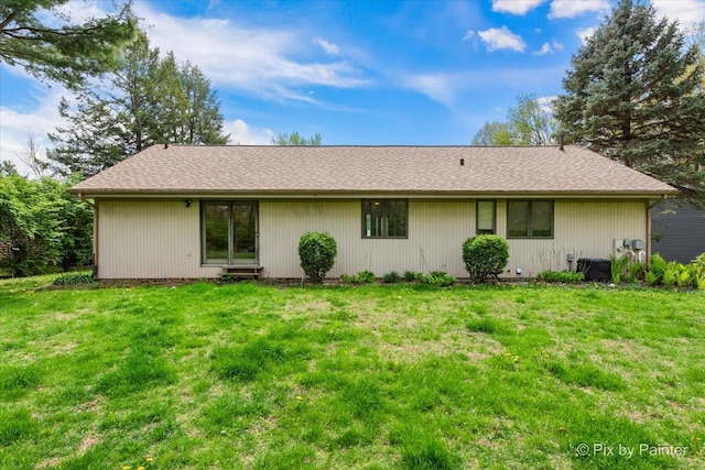 118 Centralia Pl, Poplar Grove, IL 61065 - rear view of property with a lawn