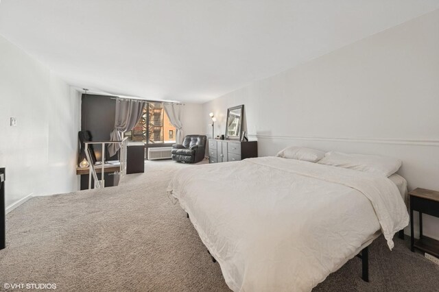 bedroom featuring carpet floors