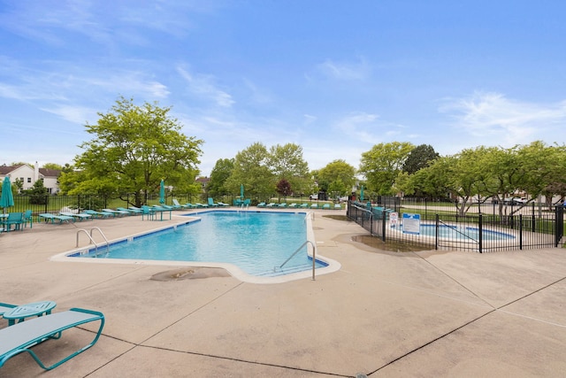 283 E Fabish Dr, Buffalo Grove, IL 60089 - community pool featuring a patio area