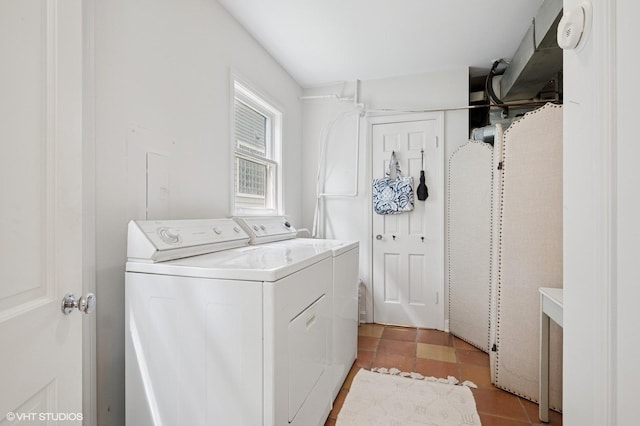836 E Glenwood Rd, Glenview, IL 60025 - laundry room with washing machine and dryer and light tile patterned flooring