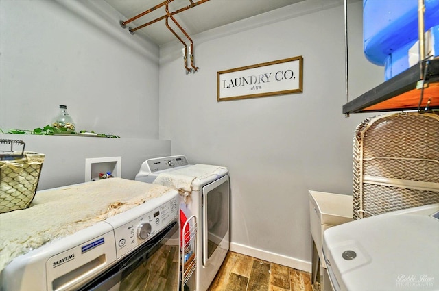 1224 S Mount Prospect Rd, Des Plaines, IL 60018 - laundry area with washing machine and dryer, wood finished floors, and baseboards