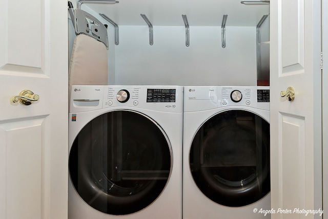 washroom featuring washing machine and clothes dryer