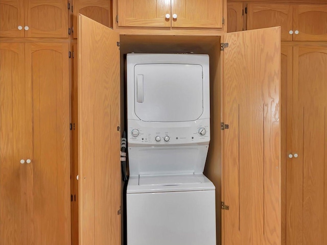 laundry room with estacked washer and dryer