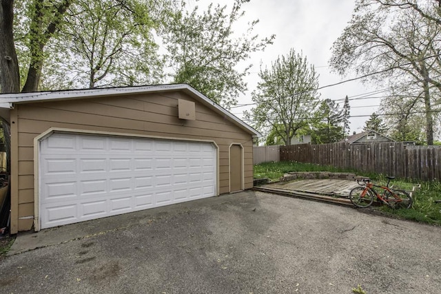 19451 W Hoag Ct, Mundelein, IL 60060 - detached garage with fence