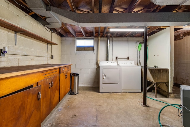 basement with washer and dryer
