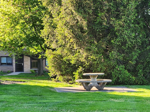 view of community featuring a lawn
