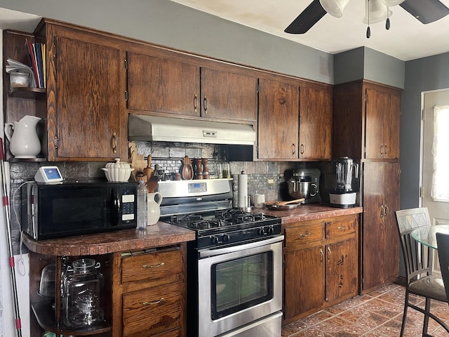 kitchen with gas range, black microwave, under cabinet range hood, tasteful backsplash, and ceiling fan
