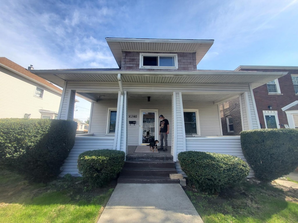 view of front of house with a porch