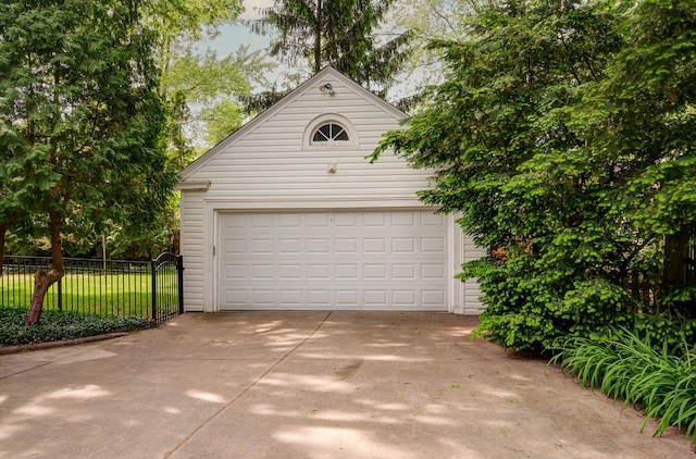 115 S Calumet Ave, Aurora, IL 60506 - garage featuring driveway