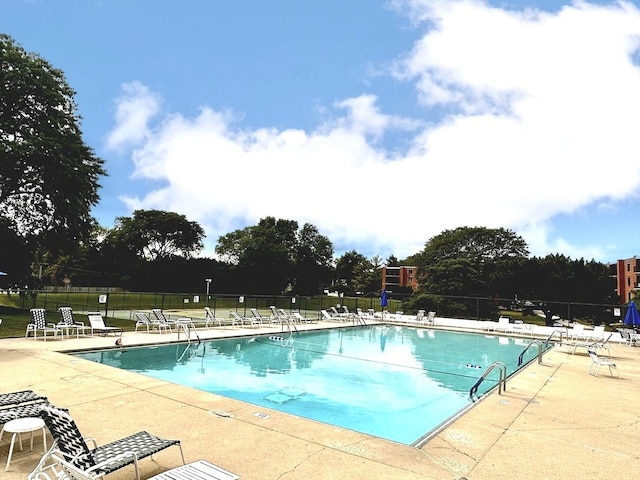 1415 E Central Rd Unit 421C, Arlington Heights, IL 60005 - community pool featuring a patio area and fence