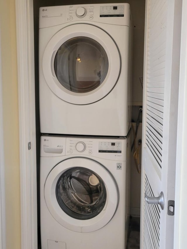 50 S Grove Ave Unit 510, Elgin, IL 60120 - laundry room featuring stacked washer / dryer