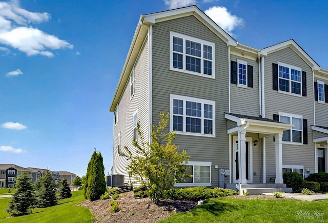 2451 Alison Ave, Pingree Grove, IL 60140 - view of front of property featuring central air condition unit and a front lawn