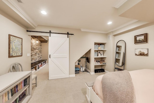 bedroom with a barn door, light carpet, crown molding, and recessed lighting