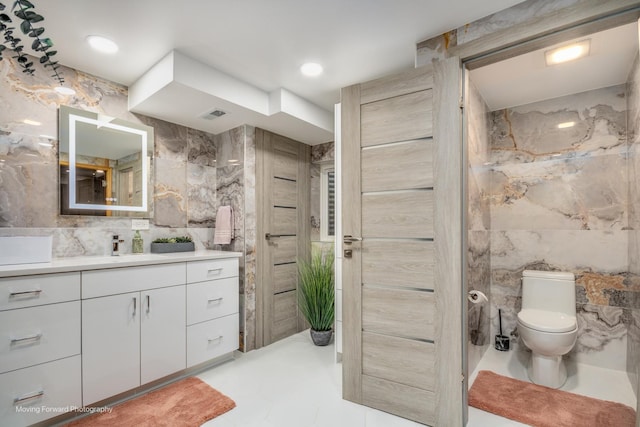 1770 Oxford Dr, Mundelein, IL 60060 - full bathroom with tile walls, vanity, and toilet