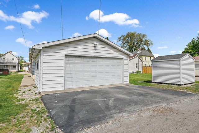 view of detached garage