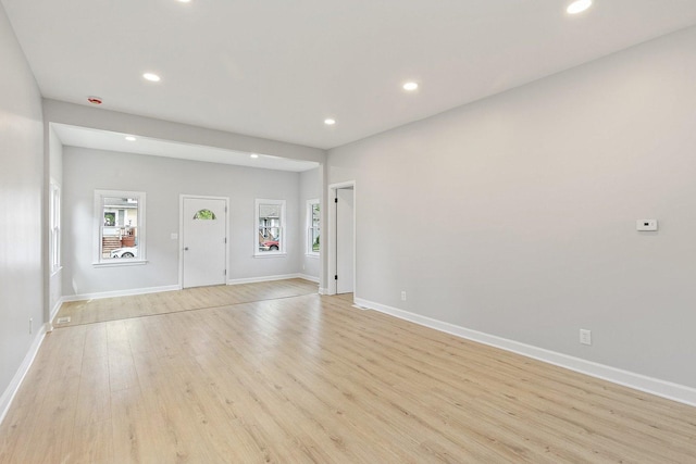 foyer featuring recessed lighting, light wood-type flooring, plenty of natural light, and baseboards