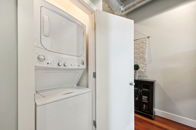 3133 N Lakewood Ave Unit 3I, Chicago, IL 60657 - clothes washing area with stacked washing machine and dryer, wood finished floors, and baseboards