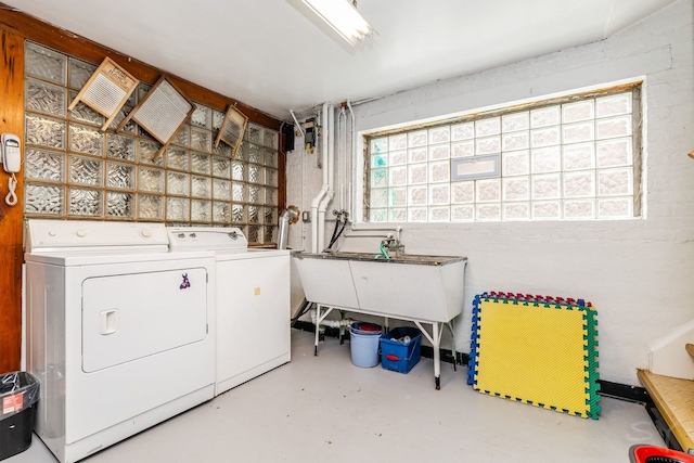 3730 Wenonah Ave, Berwyn, IL 60402 - laundry area with independent washer and dryer