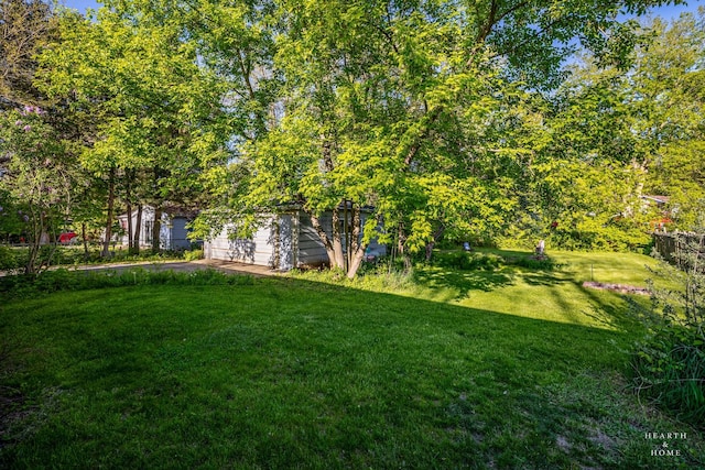 view of grassy yard with an outbuilding