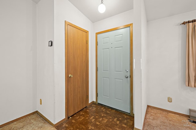 foyer featuring baseboards