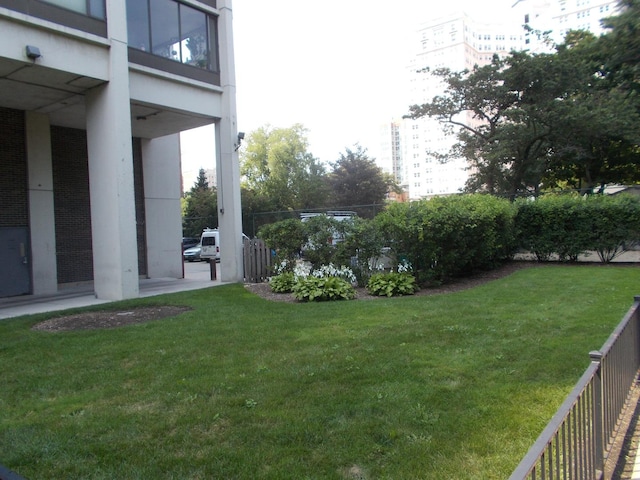 5455 N Sheridan Rd Unit 408, Chicago, IL 60640 - view of yard