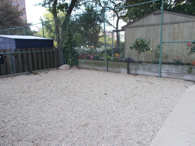 5455 N Sheridan Rd Unit 408, Chicago, IL 60640 - surrounding community featuring fence
