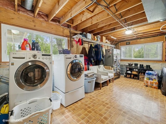 1811 Maplewood Ct, Lindenhurst, IL 60046 - washroom with washer and dryer and healthy amount of natural light