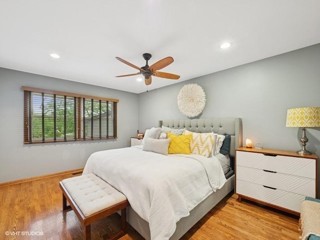 1811 Maplewood Ct, Lindenhurst, IL 60046 - bedroom featuring wood finished floors, recessed lighting, baseboards, and ceiling fan