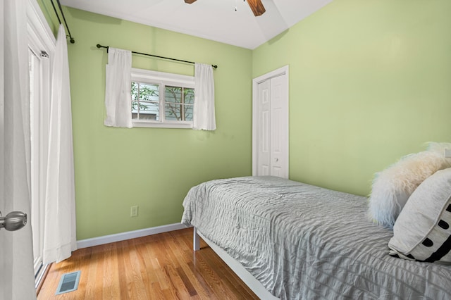 711 W Iowa St, Urbana, IL 61801 - bedroom featuring wood finished floors, baseboards, a closet, and ceiling fan