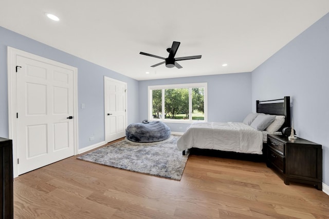 bedroom featuring light wood-style floors, baseboards, ceiling fan, and recessed lighting