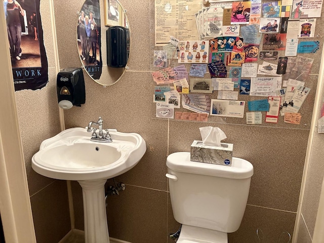 5600 Saint Charles Rd, Berkeley, IL 60163 - half bath with toilet