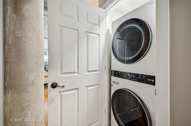 700 N Larrabee St Unit 905, Chicago, IL 60654 - laundry area with stacked washing machine and dryer