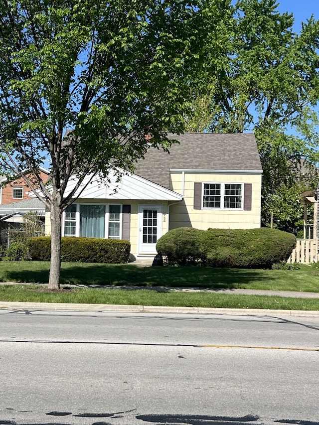 768 S Spring Rd, Elmhurst, IL 60126 - view of front facade with a front lawn