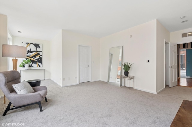 501 N Kingsbury St Unit G, Chicago, IL 60654 - living area with carpet, baseboards, and healthy amount of natural light
